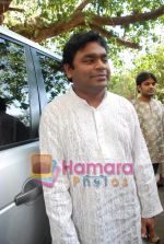 A R Rahman at the Music Launch of Jaane Tu Ya Jaane Na in Shammi Kapoor_s residence on May 20th 2008(8).JPG