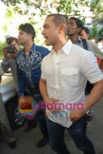 Aamir Khan at the Music Launch of Jaane Tu Ya Jaane Na in Shammi Kapoor_s residence on May 20th 2008(6).JPG