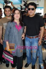 Farah Khan and Sajid Khan at Hokey Pokey ice cream parlour launch in Bandra on May 20th 2008(5).JPG