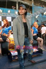 Kunal Khemu promotes Pepe Jeans at F1 event in Phoenix Mills on May 24th 2008 (12).JPG