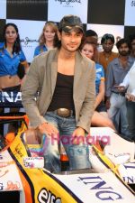 Kunal Khemu promotes Pepe Jeans at F1 event in Phoenix Mills on May 24th 2008 (26).JPG