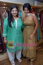 Mandira Bedi with Nisha Merchant at Nisha Merchant_s store in Bandra on May 24th 2008 (19).JPG