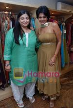 Mandira Bedi with Nisha Merchant at Nisha Merchant_s store in Bandra on May 24th 2008 (21).JPG