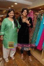Mandira Bedi with Nisha Merchant at Nisha Merchant_s store in Bandra on May 24th 2008 (9).JPG