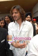 Vivek Oberoi at the IIFA press meet in Fun Cinemas on May 27th 2008(3).JPG