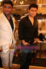 Shiney Ahuja at the Libaas store launch in Phoenix Mill on May 29th 2008(16).JPG