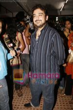 Adnan Sami at Khushboo on Location in Fun on 9th June 2008(6).JPG