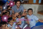 Kunal Kapoor in association with Art of Living Foundation presented gifts to kids at Hard Rock Cafe on June 14th 2008 (13).JPG