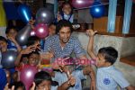 Kunal Kapoor in association with Art of Living Foundation presented gifts to kids at Hard Rock Cafe on June 14th 2008 (14).JPG