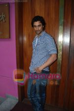 Kunal Kapoor in association with Art of Living Foundation presented gifts to kids at Hard Rock Cafe on June 14th 2008 (20).JPG