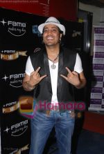 Mika Singh at Get Smart Premiere in Fame on 18th June 2008(3).JPG