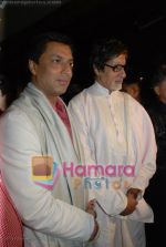 Madhur Bhandarkar, Amitabh Bachchan at the National Award Winner Madhur Bhandarkar Felicitation Party Hosted By Ashish Shelar at Club 9 on June 21st 2008(3).JPG