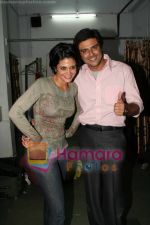Mandira Bedi and Samir Soni at the play Anything But Love in St Andrews on June 22nd 2008(7).jpg
