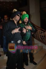 Mika Singh, Daler Mehndi at the music launch of Singh is King in Enigma on June 26th 2008(4).JPG