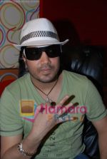 Mika Singh at the recording of Mansi Scott_s debut album with Mika Singh at MEET Brothers recording studio on 27th June 2008 (4).JPG