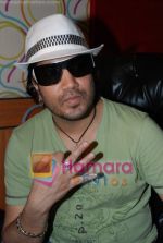 Mika Singh at the recording of Mansi Scott_s debut album with Mika Singh at MEET Brothers recording studio on 27th June 2008 (7).JPG