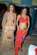 Sambhavana Seth, Nandini Jumani at the Charisma beauty spa fashion show in Sun N Sand on June 28th 2008(2).JPG