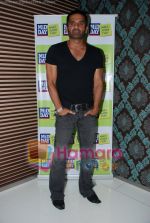 Sunil Shetty at Mid-Day anniversary bash in Blue Sea on July 2nd 2008(2).JPG