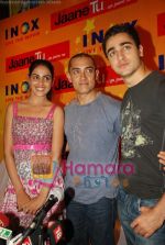 Aamir Khan,Imran Khan and Genelia D�Souza at Jaane Tu Ya Jaane Na team at Inox on July 4th 2008(16).JPG