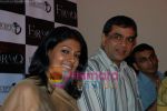 Nandita Das, Paresh Rawal at the press meet of an upcoming movie Firaaq in Joss, Mumbai on July 8th 2008(20).JPG