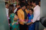 Madhur Bhandarkar with Shiva, Smita Thackeray at the launch of Siva_s hair salon in Lokhandwala on July 14th 2008 (5).JPG