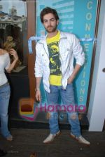 Neil Nitin Mukesh at the launch of Pure connections store of Payal Kothari and Nirav Shah in Pedder Road on 15th July 2008(2).JPG