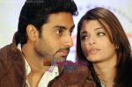 Abhishek Bachchan, Aishwarya Rai at The Unforgettable Tour Press Conference at the Hilton Hotel in Toronto, Canada on July 17, 2008 (10).jpg