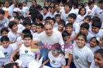 Aamir Khan at Tare Zameen Par DVD Launch in Darsheel_s School on July 25th 2008(11).JPG