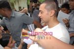 Aamir Khan at Tare Zameen Par DVD Launch in Darsheel_s School on July 25th 2008(15).JPG