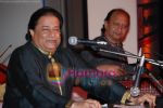 Anup Jalota at Khazana concert in Trident on July 25th 2008(71).JPG