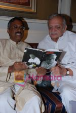 Gulzar at Selective poems book launch by Gulzar in ITC Grand Maratha on July 26th 2008(13).JPG
