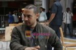 Aamir Khan on Location of movie Gajni at Fame Malad on August 7th 2008 (9).JPG