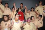 Akshay Kumar entertains Dilkush School children at special sceening of Singh is kinng in Fun Cinemas on August 7th 2008 (18).JPG