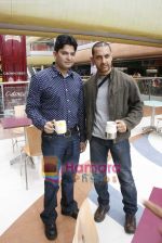 Bhushan Kumar, Aamir Khan on Location of movie Gajni at Fame Malad on August 7th 2008 (31).JPG