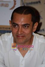 Aamir Khan at film Amu press meet in Landmark on August 9th 2008 (8).JPG