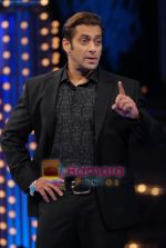Salman Khan at 10 Ka Dum in Sony TV on 13th August 2008 (3).JPG