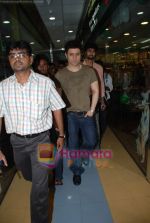 Shiney Ahuja promotes Hijack in Bhayander on August 17th 2008 (14).JPG