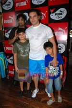 Sohail Khan with Kids at the PUMA Golf Open in Hard Rock Caf�, Mumbai on August 17th 2008 (38).JPG