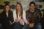 Preity Zinta, Aishwarya Rai, Abhishek Bachchan at Unforgettable London Tour on August 25th 2008 (13).jpg