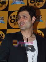 Shiney Ahuja at Radio One 94.3 FM  Event in Oberoi Mall on 30th August 2008 (13).JPG