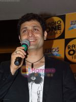 Shiney Ahuja at Radio One 94.3 FM  Event in Oberoi Mall on 30th August 2008 (15).JPG