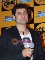 Shiney Ahuja at Radio One 94.3 FM  Event in Oberoi Mall on 30th August 2008 (2).JPG