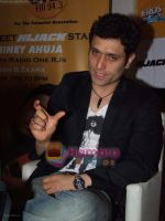 Shiney Ahuja at Radio One 94.3 FM  Event in Oberoi Mall on 30th August 2008 (21).JPG