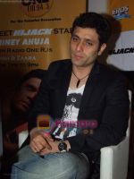 Shiney Ahuja at Radio One 94.3 FM  Event in Oberoi Mall on 30th August 2008 (22).JPG