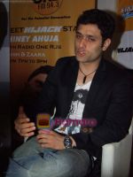 Shiney Ahuja at Radio One 94.3 FM  Event in Oberoi Mall on 30th August 2008 (26).JPG