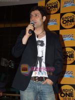 Shiney Ahuja at Radio One 94.3 FM  Event in Oberoi Mall on 30th August 2008 (6).JPG