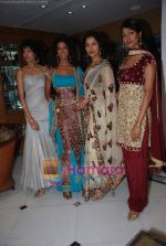 Jesse Randhawa, Sheetal Malhar, Tapur Chatterjee and Nethra Raghuraman at the new festive and jewellery Collections by Prriya & Chintan on 11th August 2008 (1).JPG