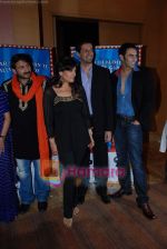 Manoj Tiwari, Raveena Tandon, Sulaiman Merchant at the new season of Chak de Bachche in 9X on 1st September 2008 (2).JPG