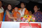 Sonu Nigam Lauches Maha Ganesha Allbum along with wife and Kid in Siddhivinayak Temple on 11th August 2008 (21).JPG