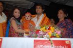Sonu Nigam Lauches Maha Ganesha Allbum along with wife and Kid in Siddhivinayak Temple on 11th August 2008 (22).JPG